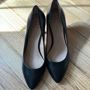Inc black pump size 8.